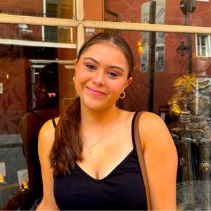 Meet your Posher, Julia